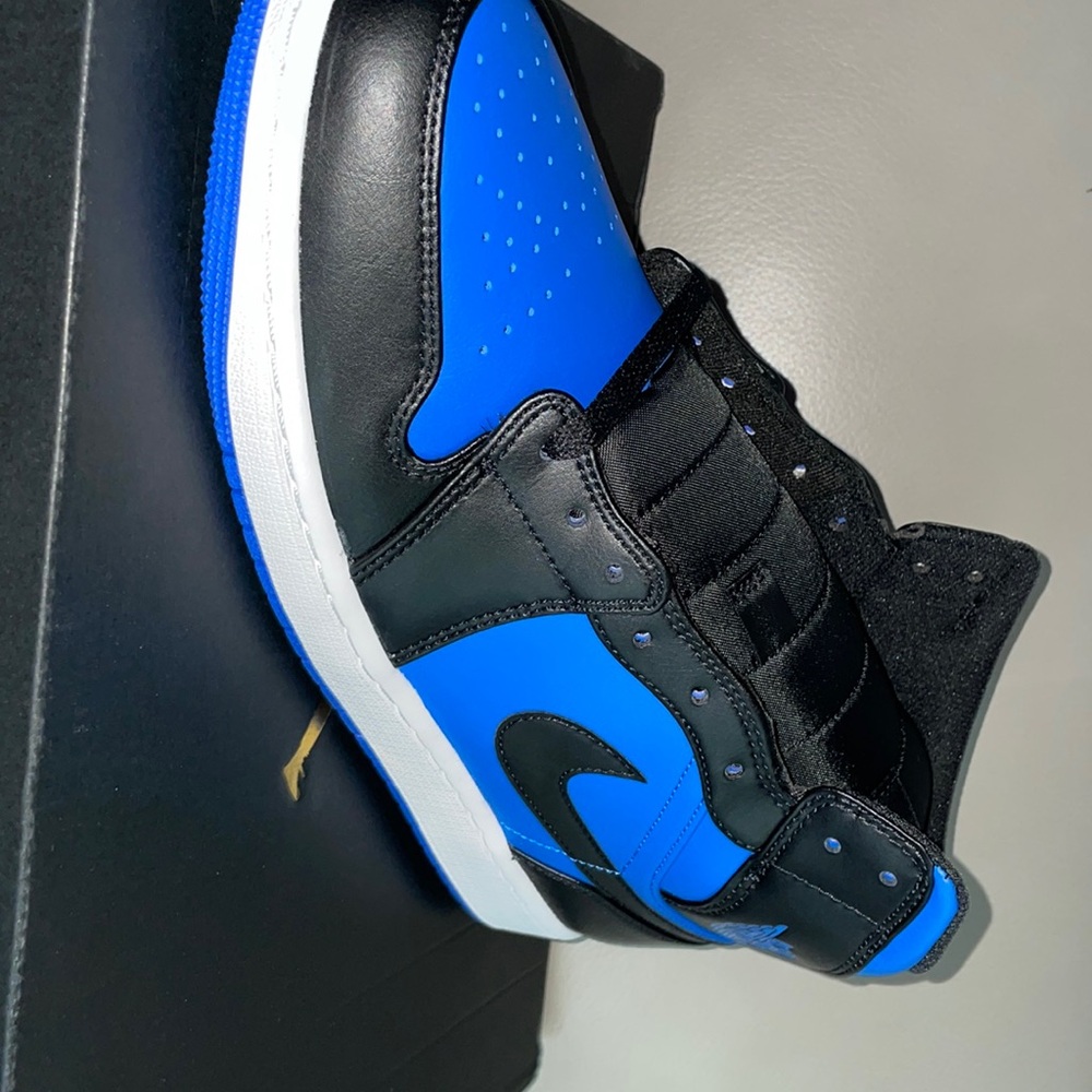 AIR JORDAN 1 MID